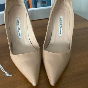 Manolo Blahnik Nude Pumps